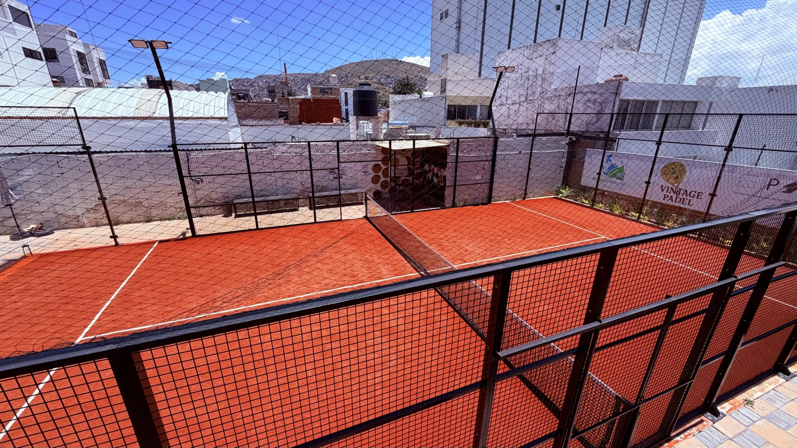 Cancha de pádel de día