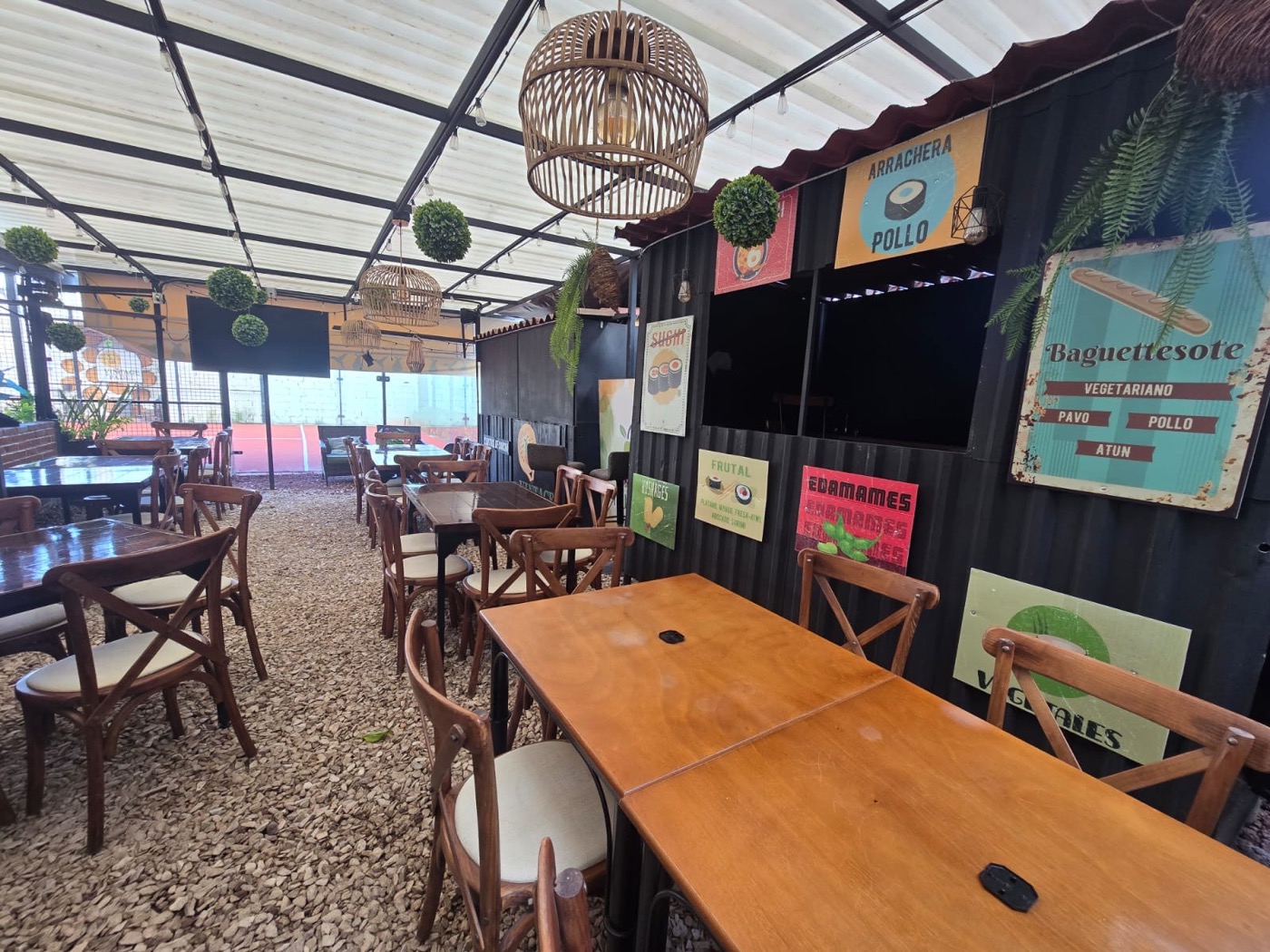 Estanquillos gastronómicos equipados en Vintage Padel